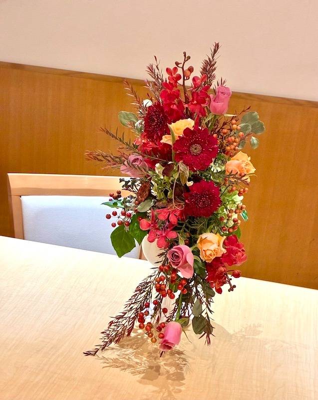 梅田南森町フラワー教室で英国の豊かさと日本の構成美が出会う！秋の贅沢アレンジ